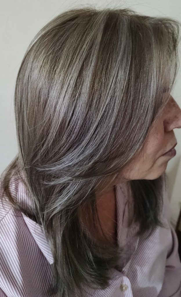 Melena gris con ondas