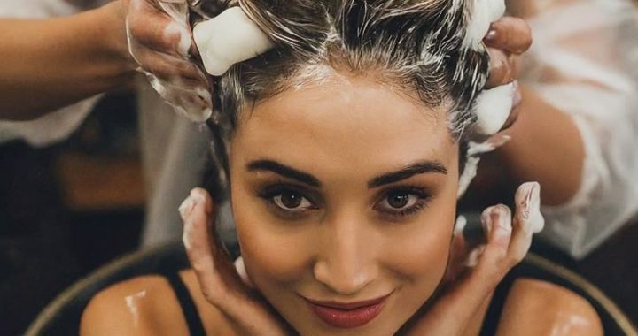Relajada al ir a la peluquería