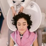 Cómo Recuperar y Fortalecer Tu Cabello tras el Invierno en Kavira – Guía Definitiva de Cuidado, Color Vegano y Tratamientos con Barros