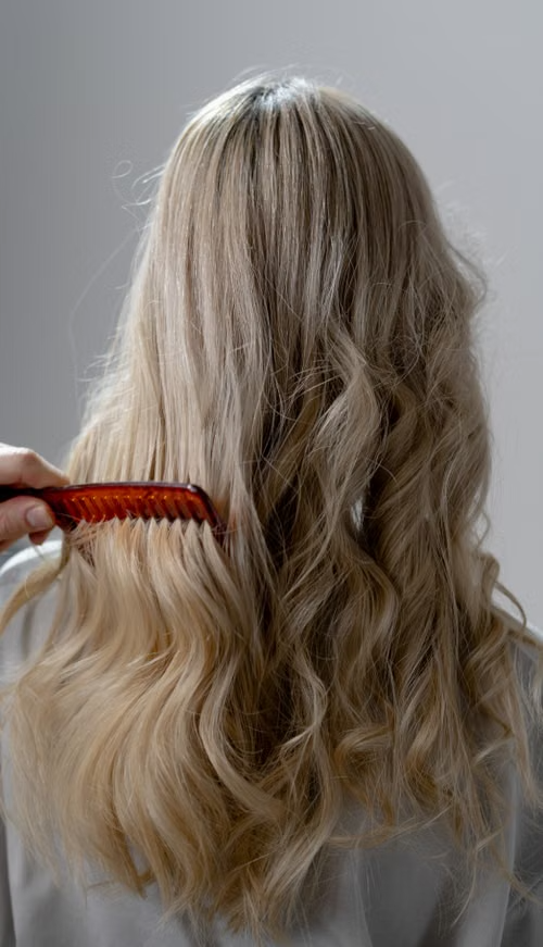 Pelo encrespado, quemado por el tinte, poca flexibilidad